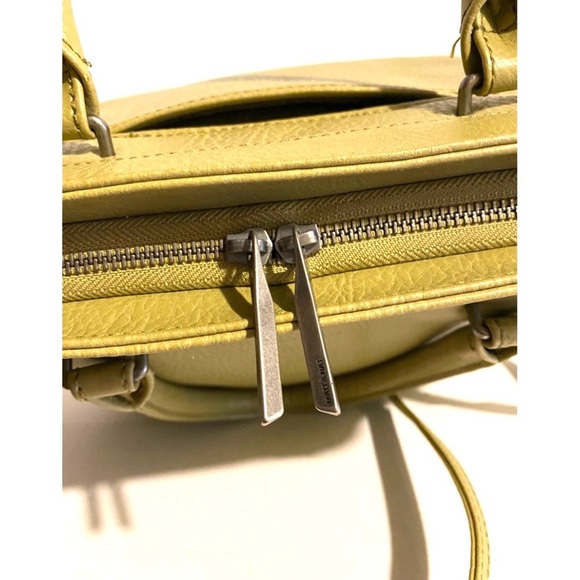 Matt & Nat Elegant green poly vinyl satchel Handbag - Picture 7 of 11